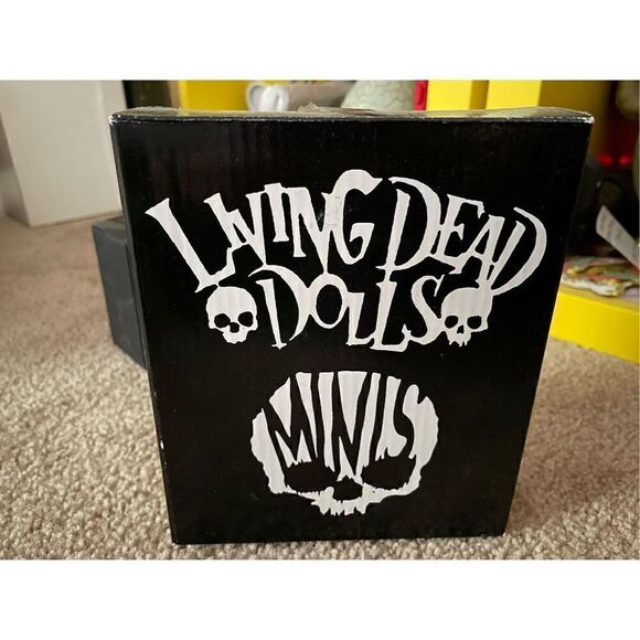 2001 Living Dead Dolls Mini Hong Kong Club Toy2R  LE 999 Glow in dark Eyes - Picture 2 of 9
